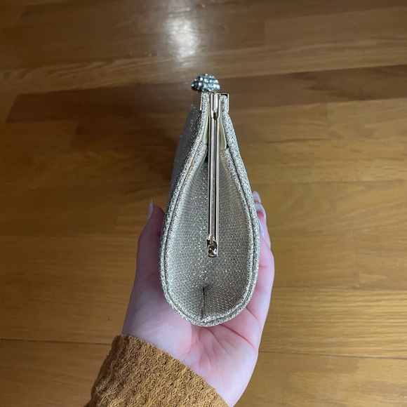 Gold clutch with chain straps! - Picture 6 of 6